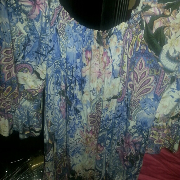 Tops - Ruffled neckline shirt with damsel sleeves